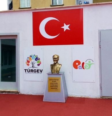 Atatürk kaidesi ve büstü yapımı bayraklı model satışı logolu tasarım