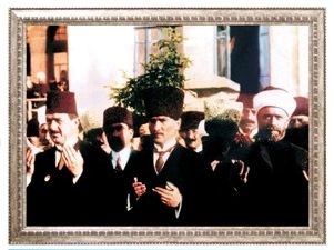 Varaklı Atatürk Resmi 50x70 cm Modelleri